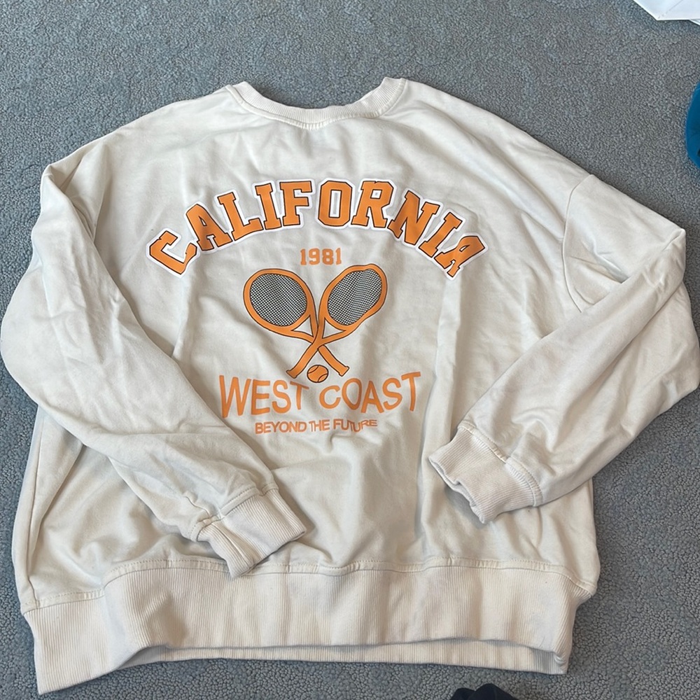Women’s crewneck sweatshirt